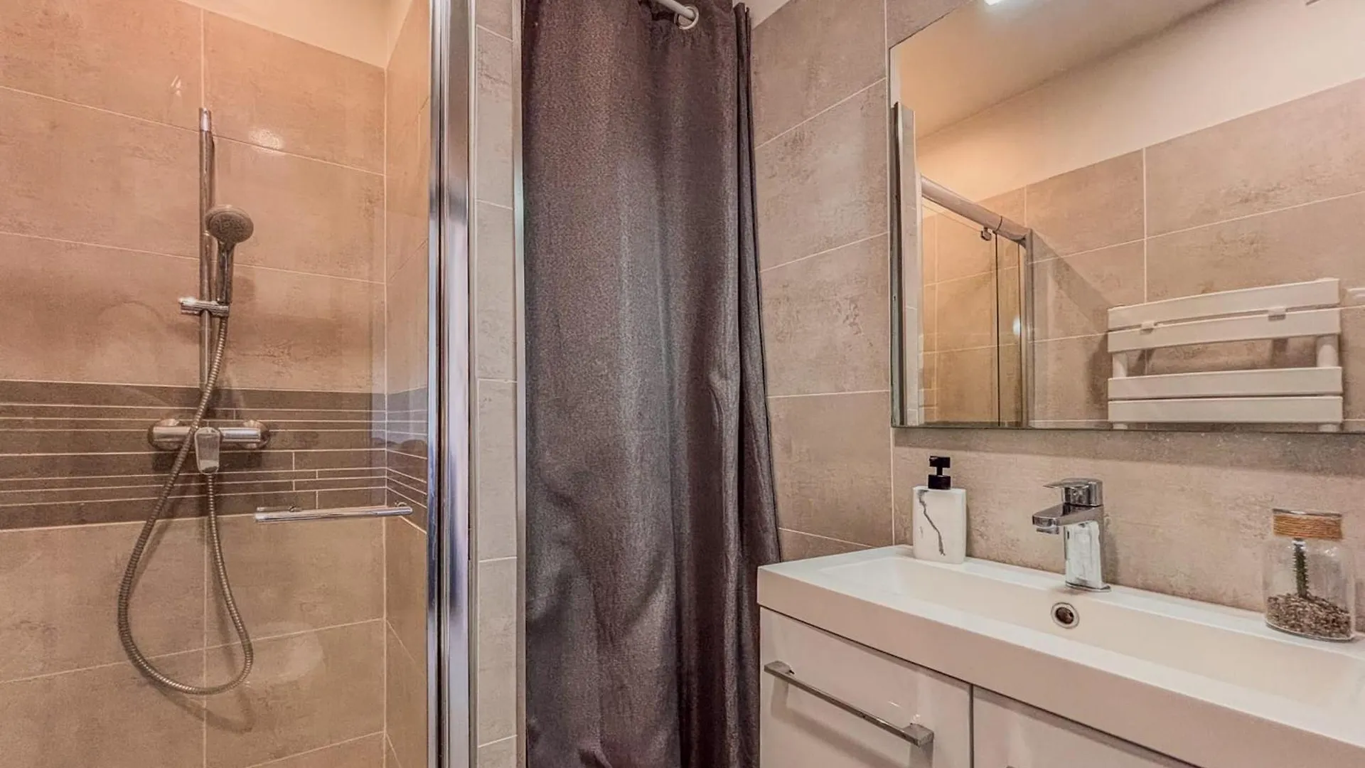 Contemporary 2P Studio Just Steps From The Beach Cagnes-sur-Mer